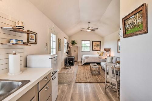 On-Site Pond and Fire Pit Montague Retreat! in Боуі