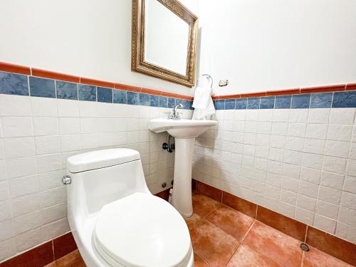 One-Bedroom Apartment image 6