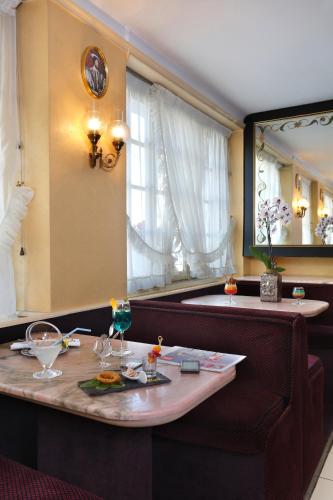Contact Hotel de France Contres-Beauval-Cheverny - 바/라운지