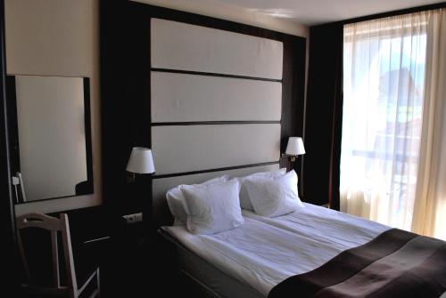 2 bedrooms, 4 beds