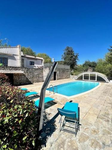 Maison dans petit parc avec piscine privé gîte à louer Vogüé