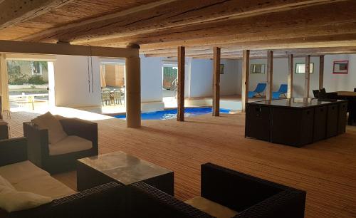 Maison 3 chambres avec piscine couverte - Accommodation - Lespignan