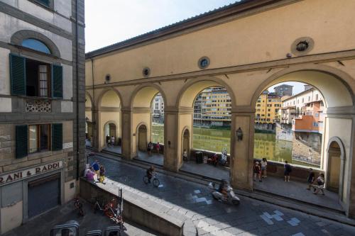 Vasari Suite Florence next to Pontevecchio, Florencja