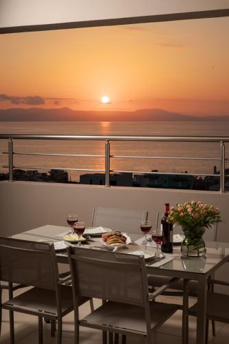 Overview Chania with sea view and amazing sunset, Chania (fotografie 6)