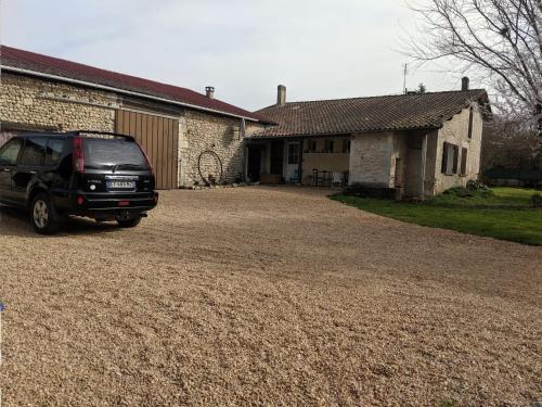 Petit Bersac (Route du Mas de Montet) gîte à louer Les Essards