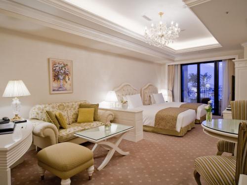 Elegant Twin Room - Luxury Floor