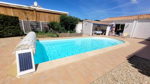 Villa de 4 chambres avec piscine privee et jardin clos a Notre Dame de Monts a 1 km de la plage gîte à louer La Barre-de-Monts