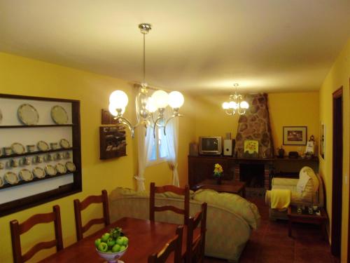  3 bedrooms house with enclosed garden and wifi at O Savinao 3 km away from the beach in Licín