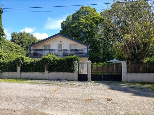 3 bedrooms house with enclosed garden and wifi at O Savinao 3 km away from the beach - Licín