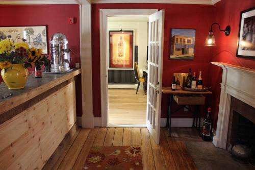 King Hill Inn & Kitchen - image 2