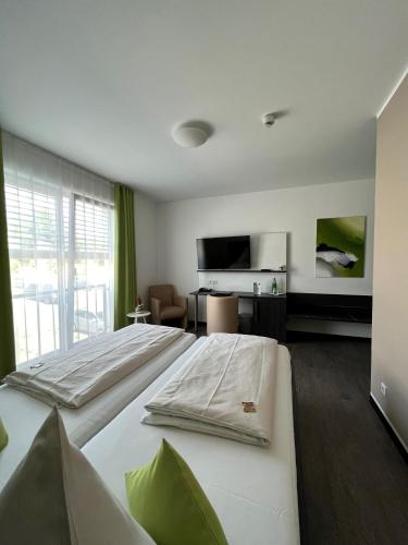 2 twin beds