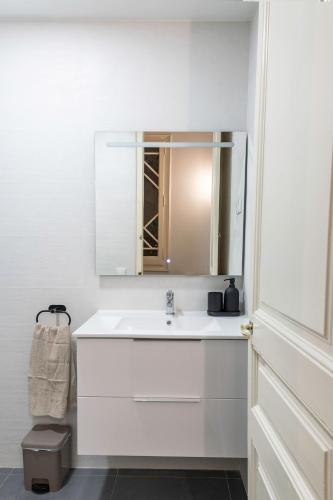 Apartment image 8