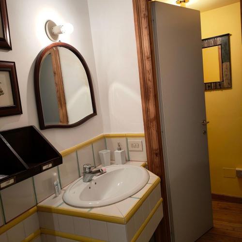 Bathroom, Appartamento in centro storico Pescocostanzo in Pescocostanzo