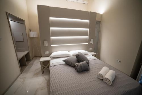 Deluxe Double Room image 1