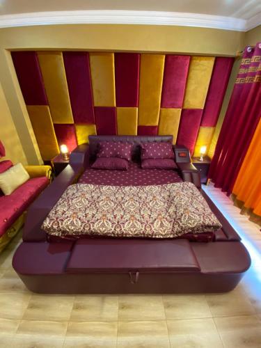 ALI Luxury & Executive Apartments & Cottages Near PC Bhurban - Cooling & Heating Inverter-Gas Blow Heater-Full Kitchen-Mountain View-Lawn-Play Area-55 inches LED-WIFI-Lift- Free Breakfast, Murree (fotografie 2)