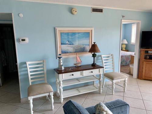 Unit 202 - East View of Gulf of Mexico- Gold unit at Bronze Rate! - image 10