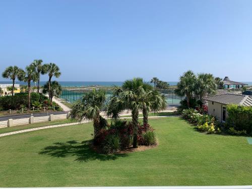 Unit 202 - East View of Gulf of Mexico- Gold unit at Bronze Rate! - image 10