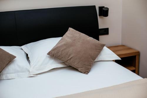 City harbour deluxe suites - image 2