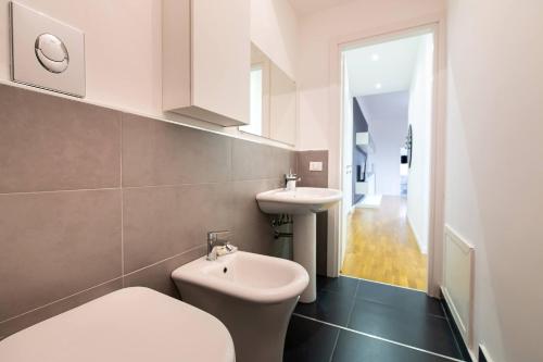 Casa di Dada - statua