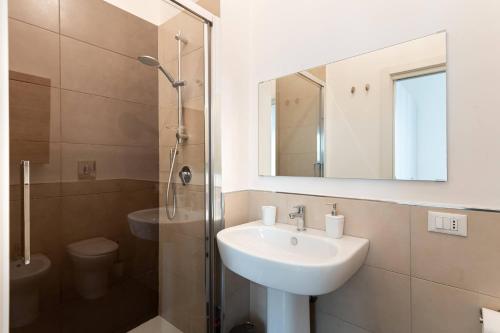 Casa di Dada - statua