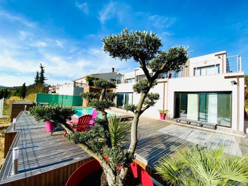 Havre de paix, vue pano, terrasse, piscine, nature.