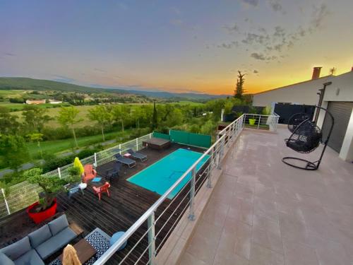 Havre de paix, vue pano, terrasse, piscine, nature.