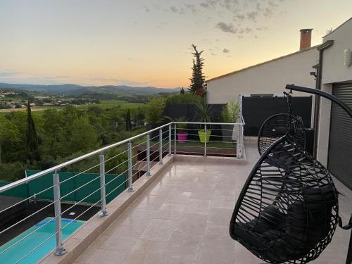 Havre de paix, vue pano, terrasse, piscine, nature.