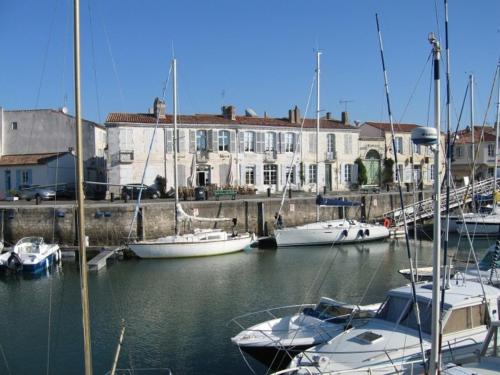 ILE DE RE, LA DANAE avec VELOS, WIFI, COIN CUISINE, LINGE, PARKING gratuit