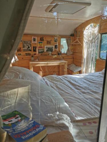 GÎTE AZKENDANTZA 2a6 PERS AVEC CARAVANE INSOLITE