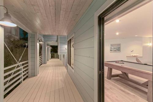 Oceanfront 4 bedroom villa w/ 2 masters and views in Encinitas, USA