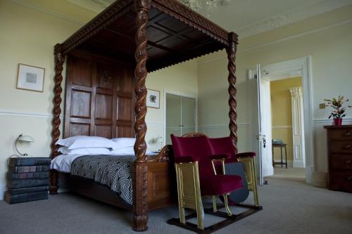 Coed Mawr Hall Bed & Breakfast
