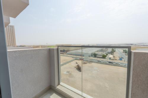 Cozy Studio Apt in front of Metro Stn - Aura Azizi - image 5