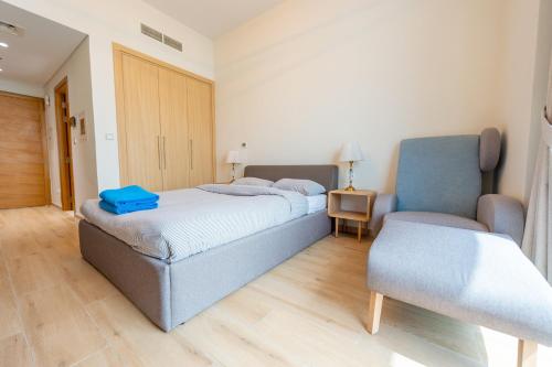 Cozy Studio Apt in front of Metro Stn - Aura Azizi - image 10