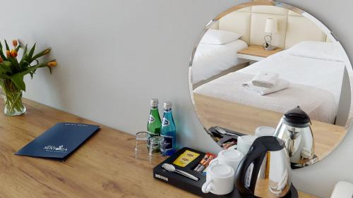 Double Room with Balcony image 2