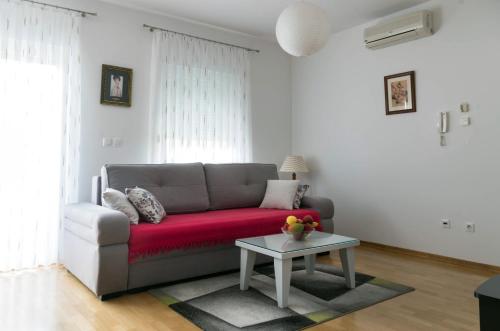 1 king bed, 2 sofa beds