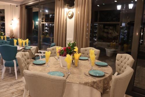 Restaurant, Rose Gardens Apart Hotel in Pomorie