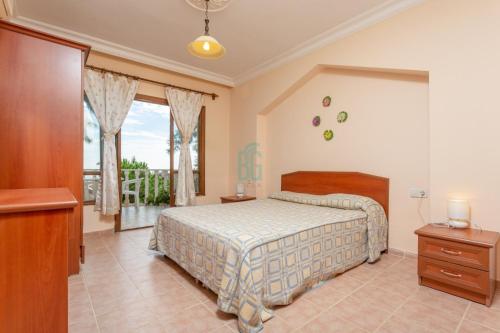 Two-Bedroom House image 4