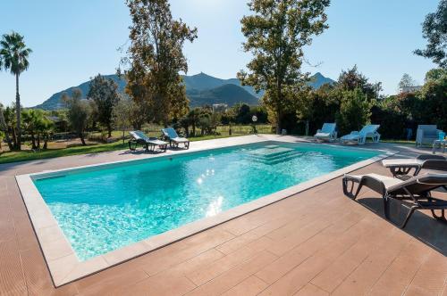  Villa con Piscina al Circeo in un oasi di parco, Unterkunft in San Felice Circeo