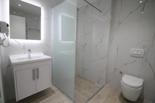 Deluxe Double Room image 10