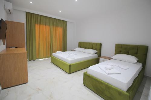 Deluxe Triple Room image 6