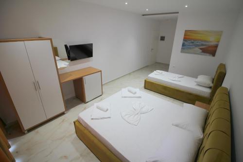 Deluxe Triple Room image 5