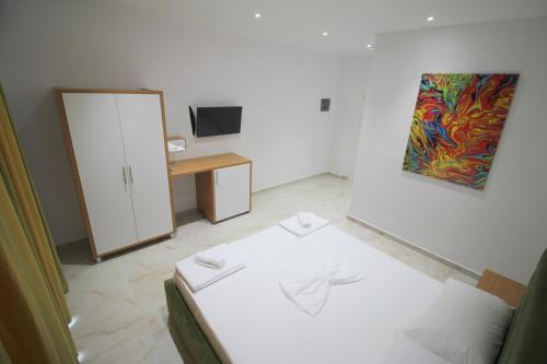 Deluxe Double Room image 9