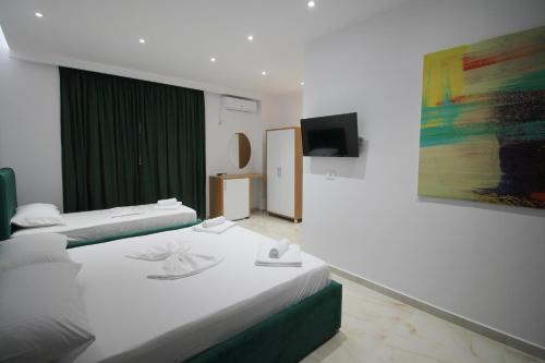 Deluxe Triple Room image 4