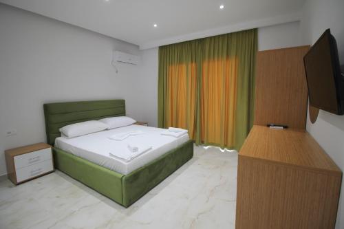 Deluxe Double Room image 6