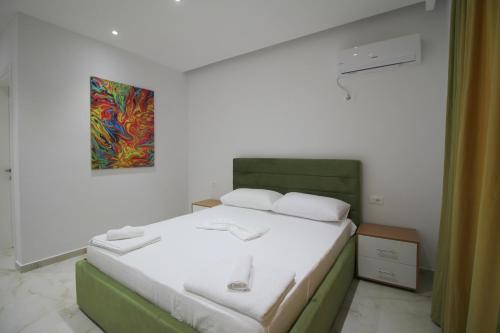 Deluxe Double Room image 5