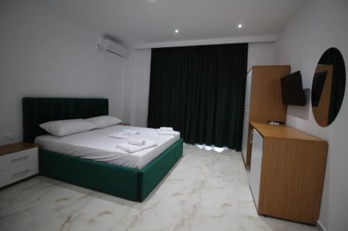 Deluxe Double Room image 3