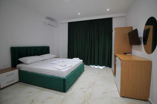 Deluxe Double Room image 1