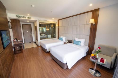 Paddington Hotel Halong Bayview in Hon Gai Port