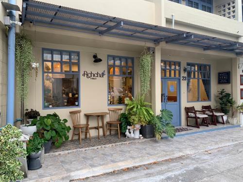 room detail thumbnail 2