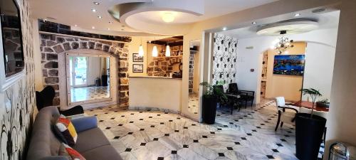Villa Perla Di Mare Guest House (Budva) - Deals, Photos & Reviews